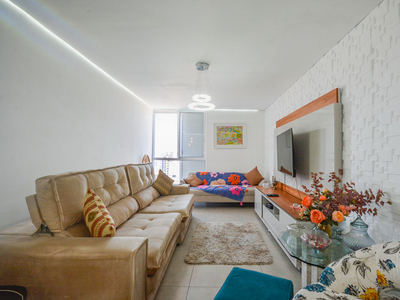 Apartamento à venda emAvenida Paes de Barros