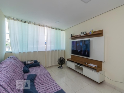 APARTAMENTO no 2º andar com 2 dormitórios