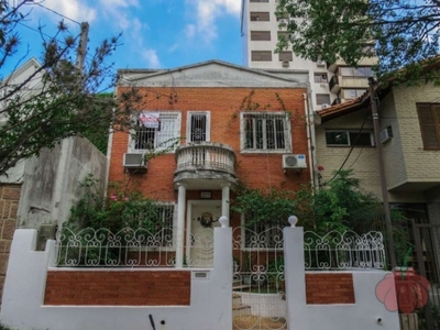 Casa com 3 quartos à venda na avenida coronel lucas de oliveira, 277, petrópolis, porto alegre, 250 m2 por r$ 589.000