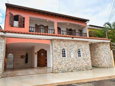 Casa com 3 quartos à venda no bairro Taguatinga Norte, 220m²