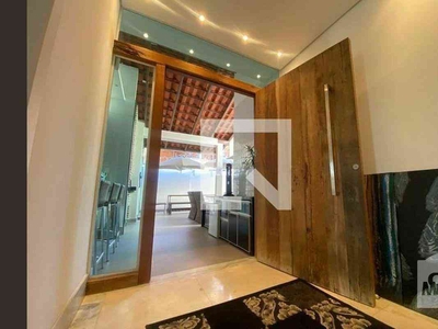 Casa com 4 quartos à venda no bairro Estoril, 383m²