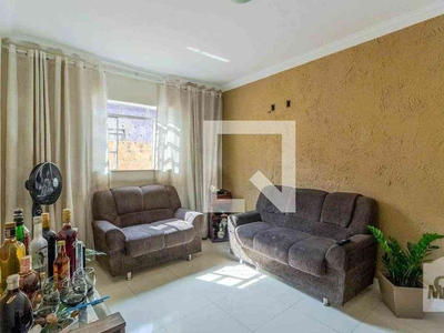 Casa com 4 quartos à venda no bairro Industrial, 360m²