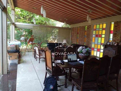 Casa com 5 quartos à venda no bairro Santa Amélia, 341m²