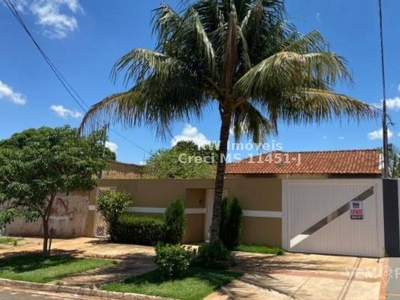 Casa Térrea com 3 Quartos à Venda por R$ 550.000