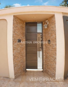Casa Térrea com 4 Quartos à Venda por R$ 550.000