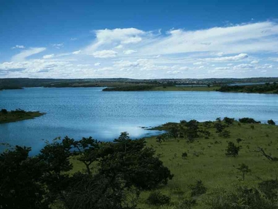 Lote em Condomínio à venda no bairro Área Rural de Luziânia, 728m²