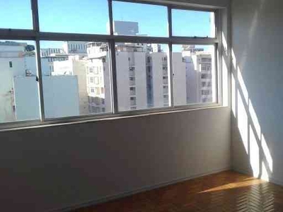 Apartamento com 3 quartos para alugar no bairro Centro, 130m²