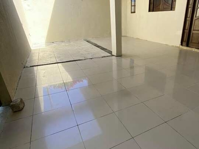 Casa toda no piso porcelanato com 4 quartos sendo 2 suítes, sala ampla para 2 ambientes, 1