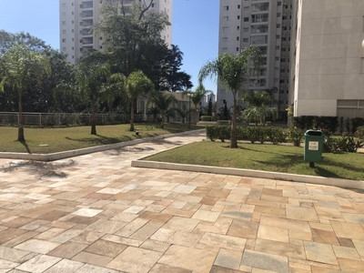 Apartamento em condomínio clube