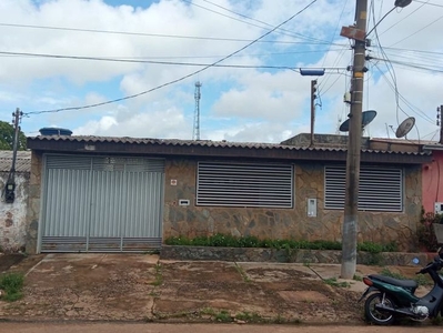 Casa à venda no bairro Floresta em Porto Velho