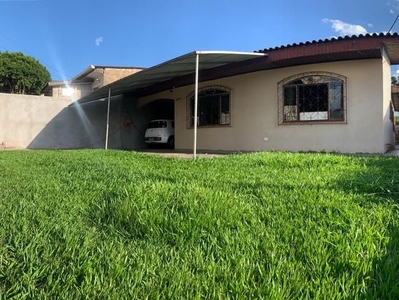 Casa à venda no bairro Neva em Cascavel