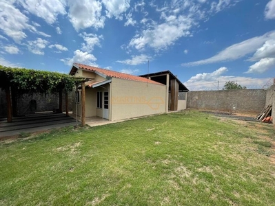 Casa à venda no bairro Vila Olímpica em Araguari