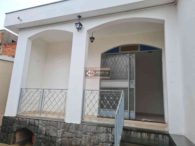 Casa com 2 quartos para alugar no bairro Santa Mônica, 98m²