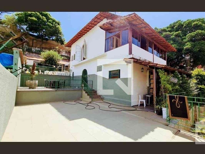 Casa com 4 quartos à venda no bairro Santa Efigênia, 307m²