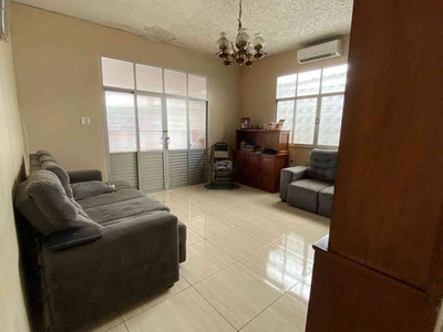 Casa em Condomínio com 5 quartos para alugar no bairro Presidente Vargas, 250m²