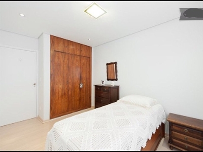 Alugo quarto Mobiliada para Mulher