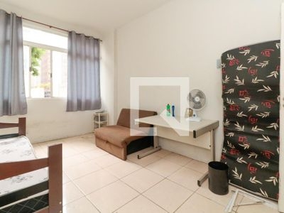 APARTAMENTO no 4º andar com 2 dormitórios