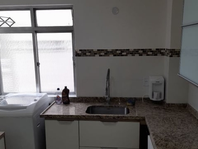 Apartamento para aluguel possui 57 m2 com 2 quartos SEMI-MOBILIADO em Centro - Petrópolis - RJ