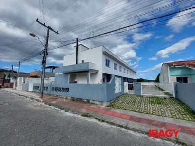 Casa em condomínio fechado com 2 quartos para alugar na Rua Isabel Pires de Oliveira, 303, Forquilhas, São José, 69 m2 por R$ 1.200
