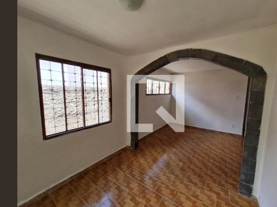 CASA com 3 dormitórios e 2 garagens