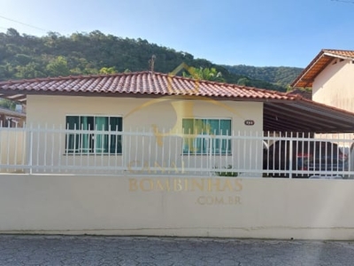 Linda casa de praia de 3 quartos para 5 pessoas.