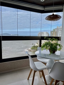 Apartamento de luxo com vista para o mar.