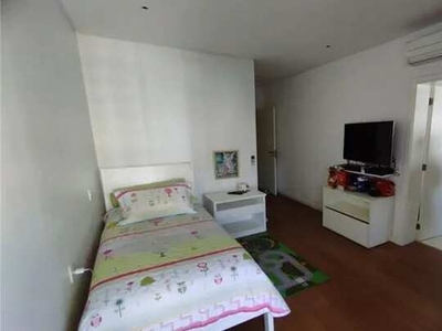 Apartamento em Condominio em Rua Fechada