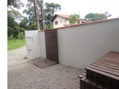 LINDA CASA COM PISCINA A 150 METROS DA PRAIA DE MORRINHOS