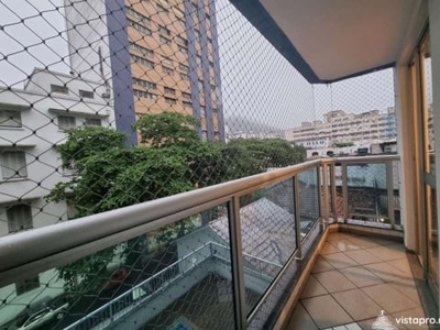 Lindo apartamento com varanda em botafogo, prédio com piscina