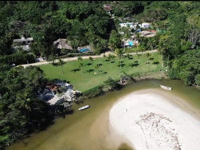 Maresias, a 200 m do mar, dentro da mata