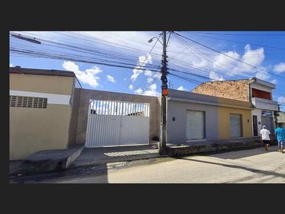 Vendo casa em condomínio fechado no Village