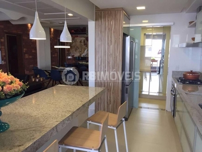 Apartamento com 3 quartos à venda, 132.0m²