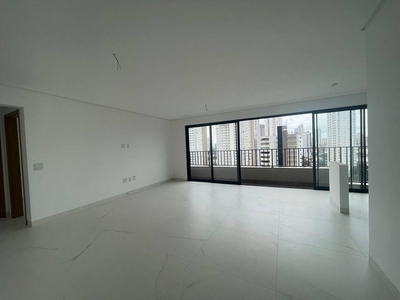 Apartamento com 3 quartos à venda, 136.0m²