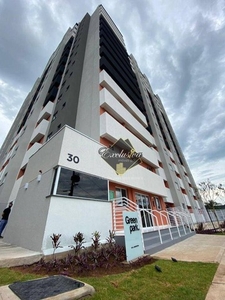 Apartamento em excelente localização, com dois quartos, varanda gourmet e área de lazer co