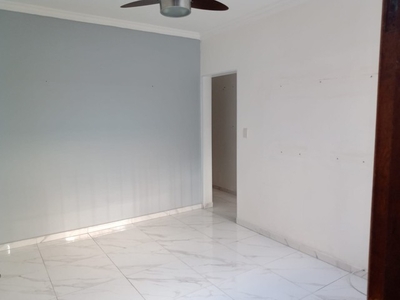 Apartamento para aluguel tem 60 metros quadrados com 2 quartos em São Jorge - Santos - SP