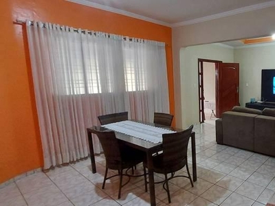 Casa com 3 quartos à venda, 265.0m²