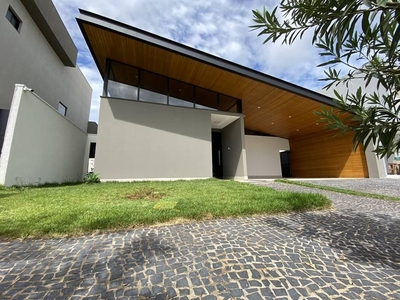 Casa com 3 quartos à venda, 420.0m²