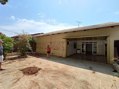 Casa com 4 quartos à venda, 417.0m²