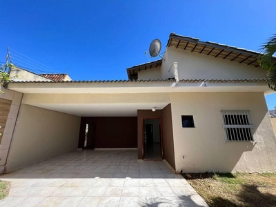 Casa com 4 quartos à venda, 420.0m²