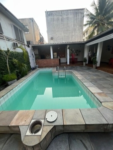 Casa com piscina, edícula e espaço gourmet no Campo Grande, Santos- comércio ou residência
