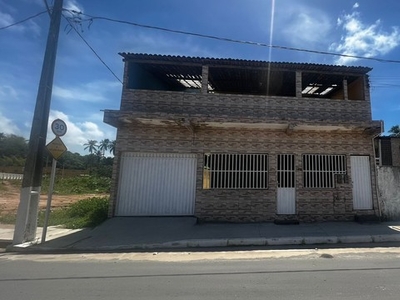 Casa para aluguel possui 130 metros quadrados com 4 quartos em Jacarecica - Maceió - AL