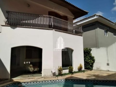 Casa sobrado à venda no jardim leonor de 360m² com 4 dormitórios sendo 4 suítes e 4 vagas de garagem