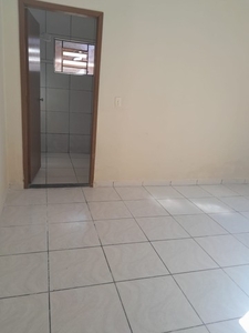 Casa Terrea, 3 quarto e uma suite - Alto da Boa Vista - Londrina - PR