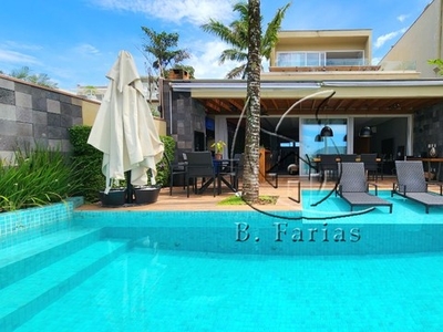 Linda Casa térrea frente ao Mar com 4 suítes e piscina privativa