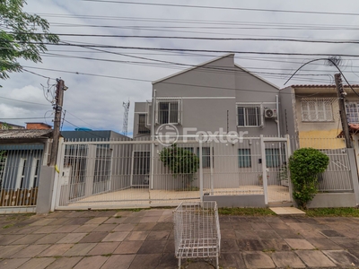 Casa 3 dorms à venda Rua Márcio Dias, Nonoai - Porto Alegre
