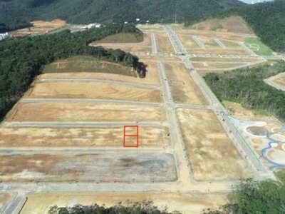 Terreno a venda no condomínio colinas de camboriú localizado no bairro várzea do ranchinho em camboriú.