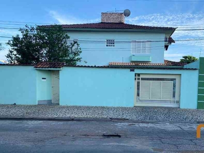 Casa com 5 quartos à venda no bairro Criméia Leste, 299m²