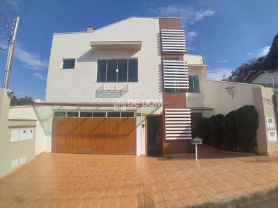 Casa em João Pinheiro, Poços de Caldas/MG de 198m² 3 quartos para locação R$ 3.900,00/mes