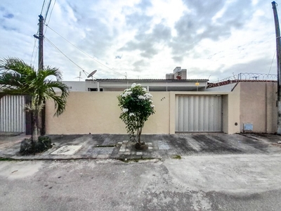 Casa em Parangaba, Fortaleza/CE de 111m² 3 quartos à venda por R$ 379.000,00