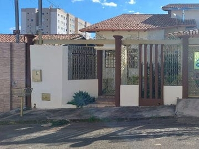 Casa em São Carlos, Anápolis/GO de 10m² 3 quartos para locação R$ 2.300,00/mes